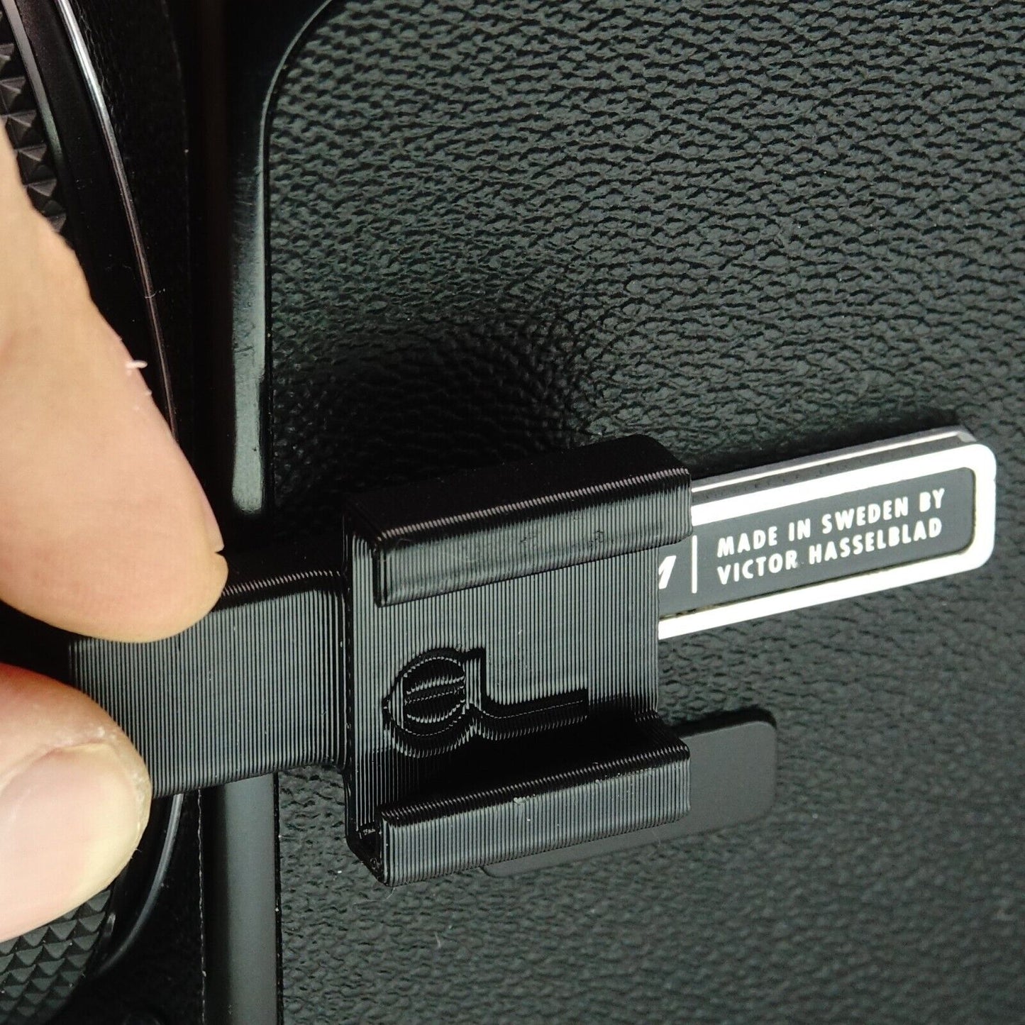 Flash shoe adapter for Hasselblad 500C/M & T-Rail cameras (ISO cold shoe)