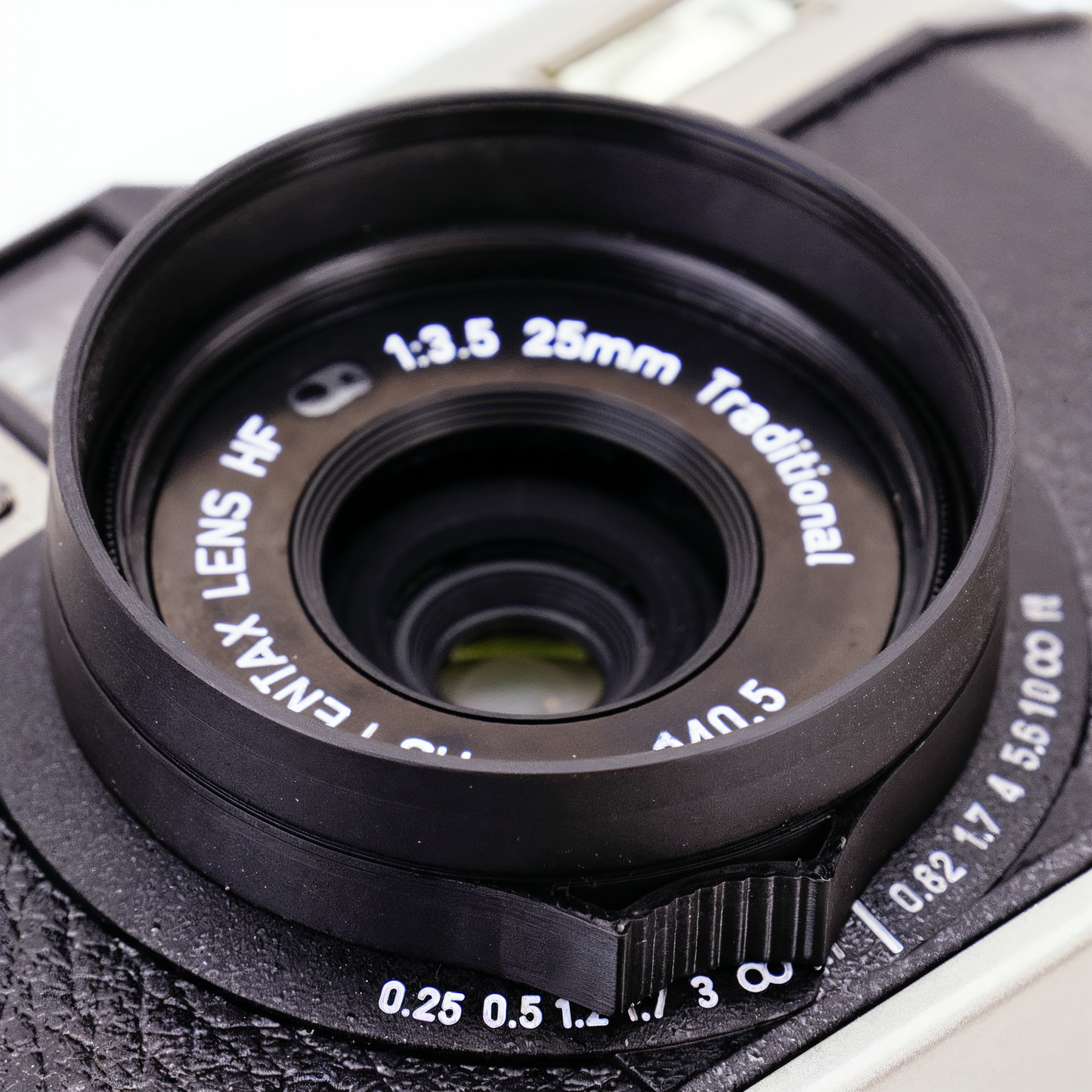 Lens hood with focus tab & 46mm thread for Pentax 17